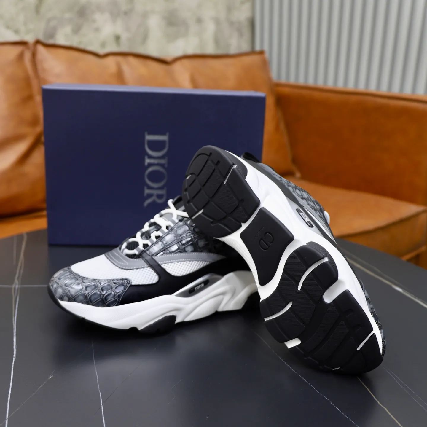 Ex-factory price: 500💰🙅‍♂️🙅‍♂️🙅‍♂️ Brand: Dior DIOR Standard code: 38-44 (45, 46 customized) Grade: Same as the official website Material: Original leather splicing Comfortable and breathable lining Original wear-resistant outsole Style category: Men's fashionable casual shoes Running sneakers Noble luxury brand elements Top luxury Color: actual picture color